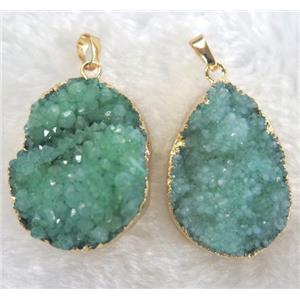 green druzy quartz pendant, freeform, approx 20-40mm [GMPDA1856]