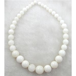 Tridacna shell necklace, round, white, 8-16mm dia, 16 inch length [GMSS34]