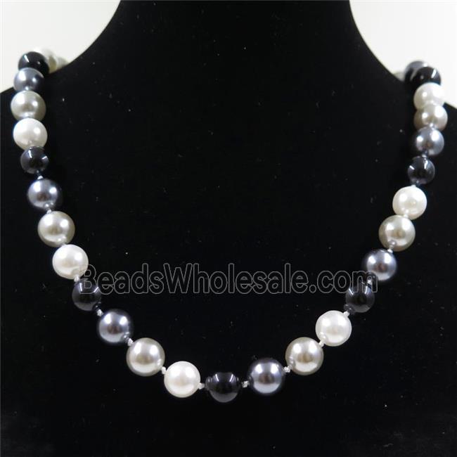 Pearlized Shell knoted necklace with clasp, round