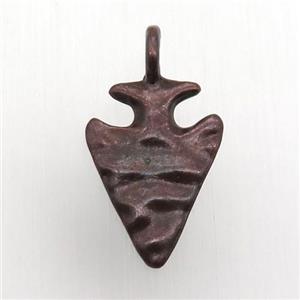 hammered copper arrowhead pendant, antique red, approx 14-28mm [FN12760]