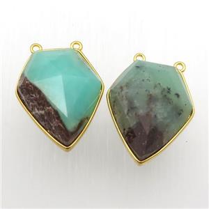 green Australian Chrysoprase arrowhead pendant, approx 18-25mm [GM11884]