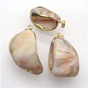 Mother Of Pearl pendant, freeform, gold plated, approx 20-35mm [GM12590]