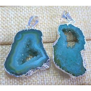 green druzy agate slice pendant, freeform, silver plated, approx 20-40mm [GMPDA4829]