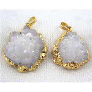 druzy quartz pendant, white AB-color, freeform, gold plated, approx 20-35mm [GMPDA5222]