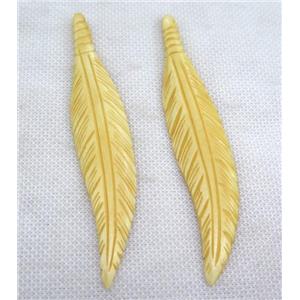 yellow bone feather pendant, approx 20-105mm [GMPDA5671]