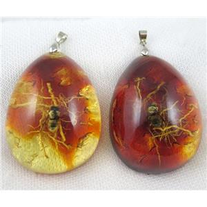Amber teardrop pendant with bee, orange, NR, approx 40-60mm [GMPDA6557]