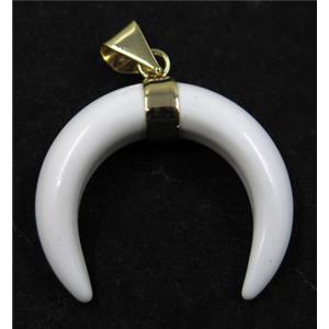 white resin crescent pendant, gold plated, approx 30-35mm [GMPDA8012]