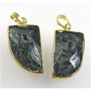 green Kambaba Jasper horn pendants, gold plated, approx 15-25mm [GMPDA8504]