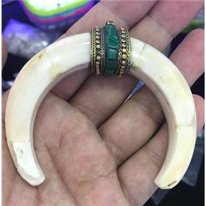 white Cattle bone crescent pendant, horn, approx 70-80mm [GMPDA8737]