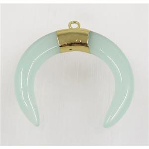 lt.green crystal glass crescent pendant, gold plated, approx 30-35mm [GMPDA8901]