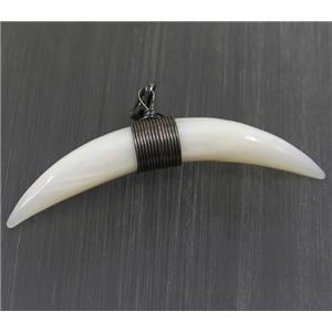 white pearl shell horn pendant, black wire wrapped, approx 10-60mm [GMPDA9393]