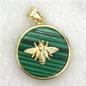 green malachite circle pendant with honeybee charm, approx 18mm dia [GM14263]